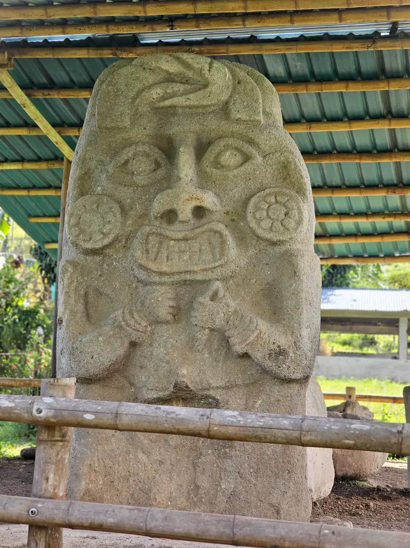 Escultura ancestral en piedra